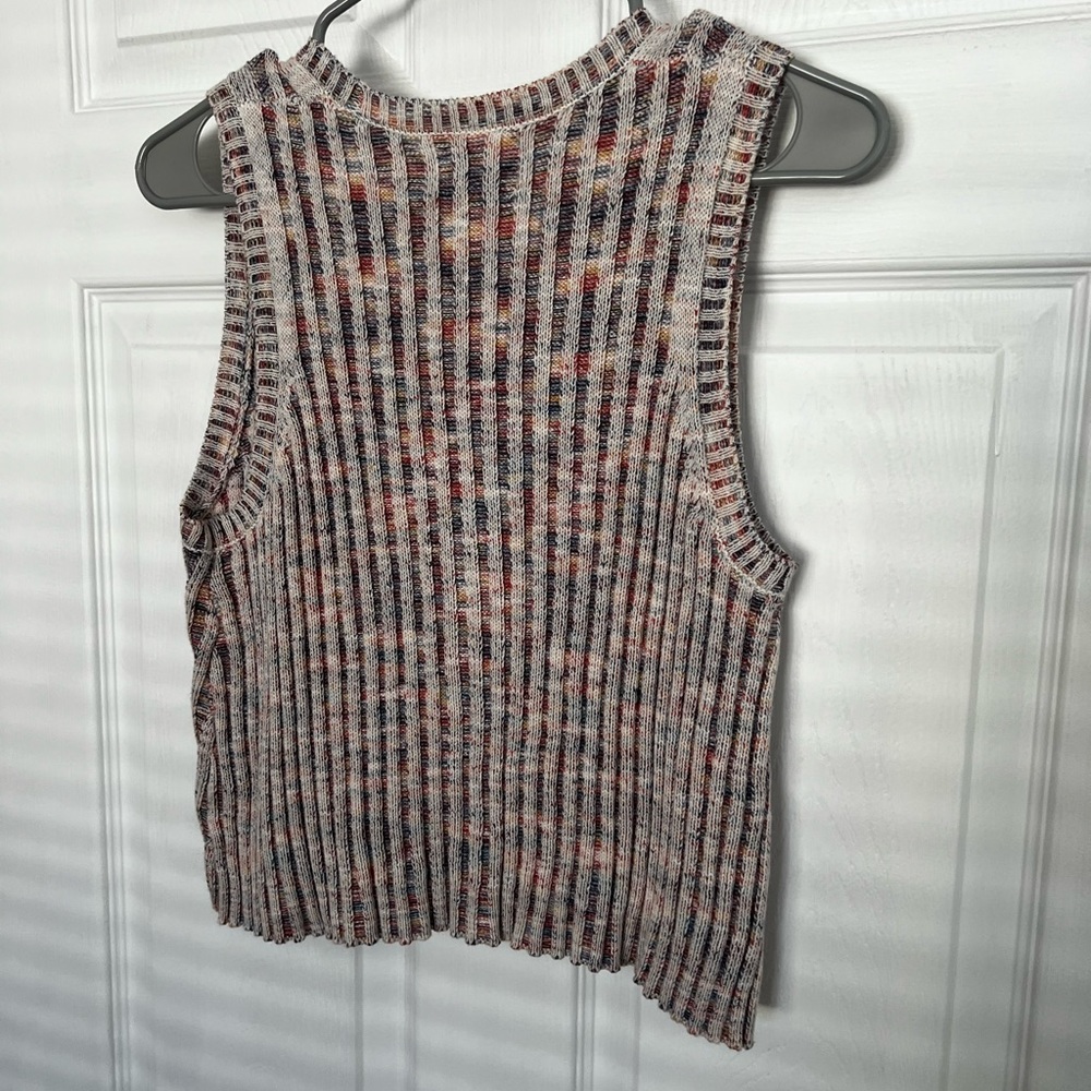 Universal Thread top - Picture 2 of 3